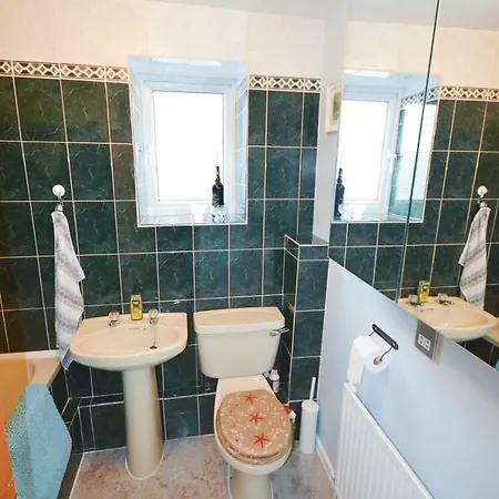 Amazing 1 Bedroom House Near Fishponds 布里斯托